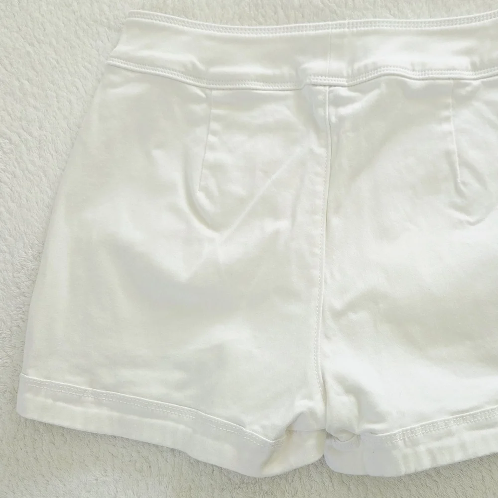 Express ✨️ White Cotton Buttoned Women's Shorts Size 2